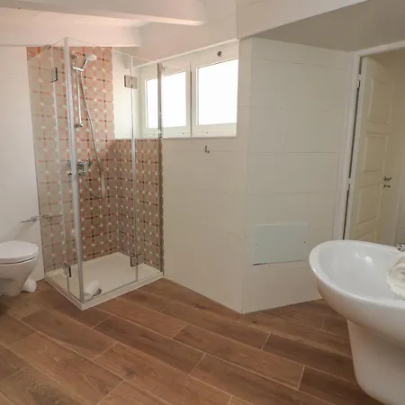 Little Break בית הארחה