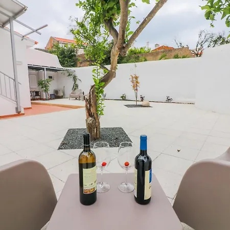 招待所 Little Break